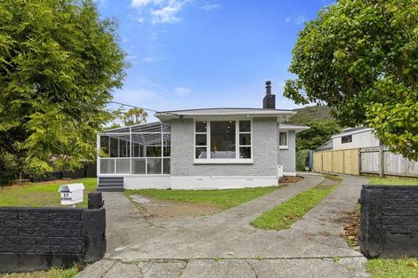 Photo of property in 27 Lees Grove, Wainuiomata, Lower Hutt, 5014