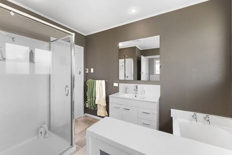 Photo of property in 38 Catlins Crescent, Milson, Palmerston North, 4414