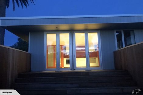 Photo of property in 2a Kiwi Esplanade, Mangere Bridge, Auckland, 2022