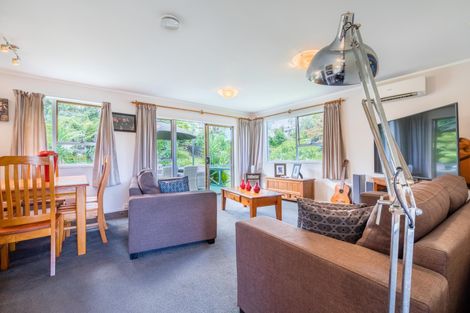 Photo of property in 16 Pankhurst Place, Sunnyvale, Auckland, 0612