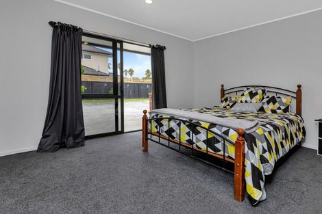 Photo of property in 13 Bermuda Place, One Tree Point, 0118