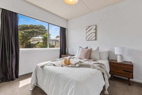 Photo of property in 27 Rospeath Crescent, Spotswood, New Plymouth, 4310