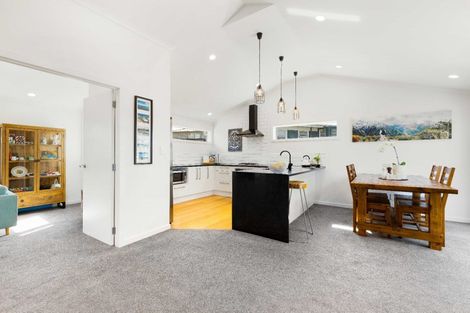 Photo of property in 2/19 Limmer Place, Browns Bay, Auckland, 0632