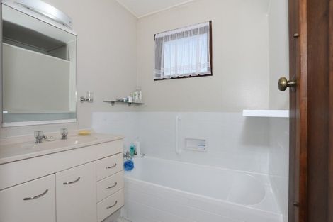 Photo of property in 12b Oxford Street, Marton, 4710