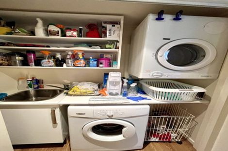 Photo of property in Highwic, 2/32 Hobson Street, Thorndon, Wellington, 6011