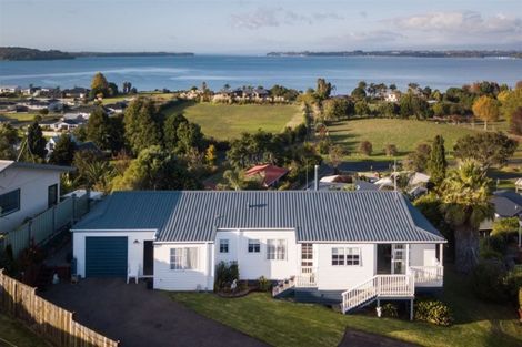 Photo of property in 8 Adela Stewart Drive West, Athenree, Katikati, 3177