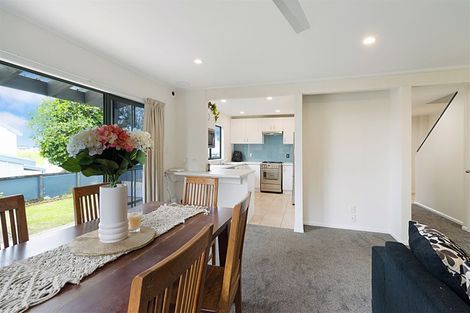 Photo of property in 10/485 Don Buck Road, Massey, Auckland, 0614