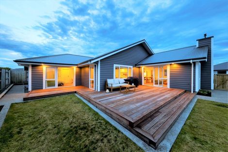 Photo of property in 19 Silicon Way, Fitzherbert, Palmerston North, 4410