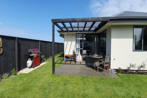 Photo of property in 2 Stratford (pvt) Way, Rangiora, 7400