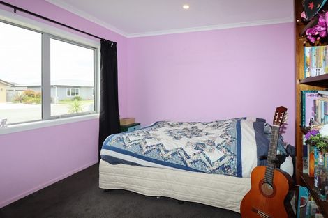 Photo of property in 1 Routhan Way, Carterton, 5713