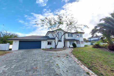 Photo of property in 11 Santa Ana Drive, Shamrock Park, Auckland, 2016