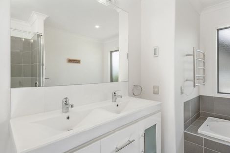 Photo of property in 120 Kenrigg Road, Kinloch, Taupo, 3377