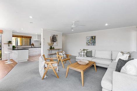 Photo of property in 37 Rivervale Grove, Stanmore Bay, Whangaparaoa, 0932