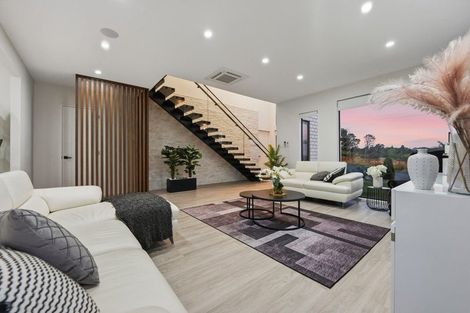 Photo of property in 7d Babich Road, Henderson Valley, Auckland, 0614