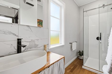 Photo of property in 16 Rodney Street, Northland, Wellington, 6012