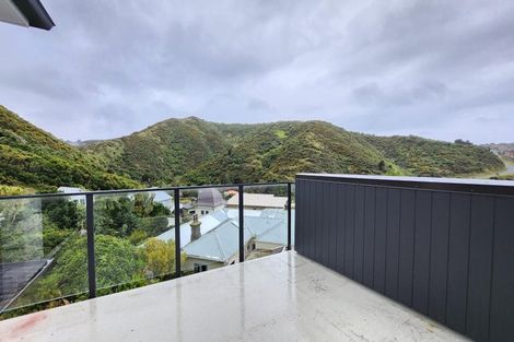 Photo of property in 27 Rarangi Way, Owhiro Bay, Wellington, 6023