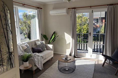 Photo of property in 12 Newnham Court, Tawa, Wellington, 5028