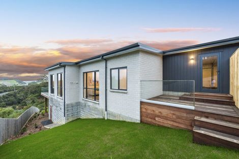 Photo of property in 42 Paparahi Place, Wainui, 0992