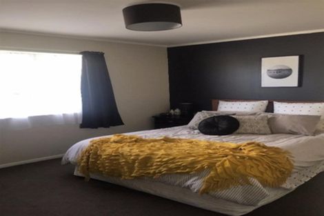 Photo of property in 69a Hartford Crescent, Totara Park, Upper Hutt, 5018