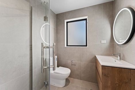 Photo of property in 21b Neal Avenue, Glenfield, Auckland, 0629