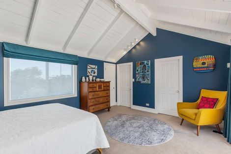 Photo of property in 207 Woodlands Park Road, Titirangi, Auckland, 0604