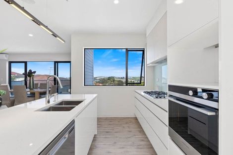 Photo of property in 15a Living Stream Road, Albany Heights, Auckland, 0632