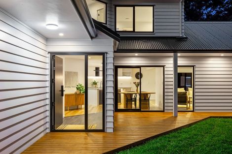 Photo of property in 25 Longfellow Parade, Glen Eden, Auckland, 0604