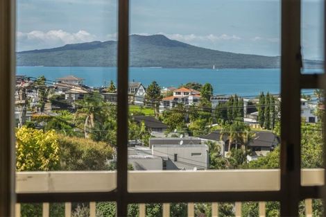 Photo of property in 2/33 Parr Terrace, Castor Bay, Auckland, 0620