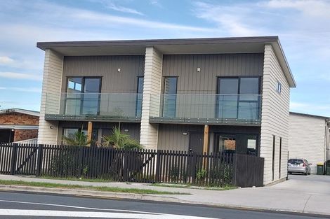 Photo of property in 1/30 West Coast Road, Glen Eden, Auckland, 0602