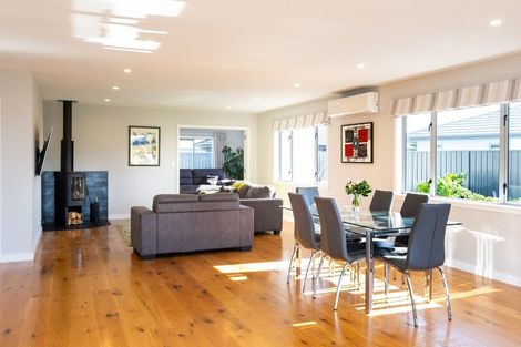 Photo of property in 11 Kaituna Place, Te Awa, Napier, 4110