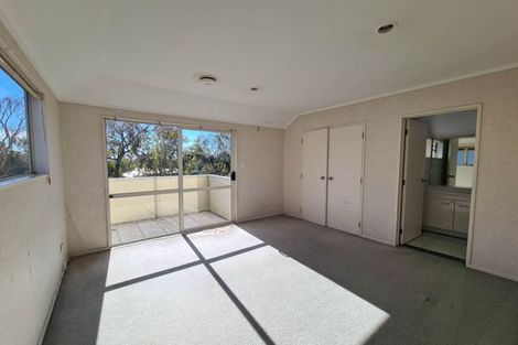 Photo of property in 2 Birchlea Rise, Goodwood Heights, Auckland, 2105