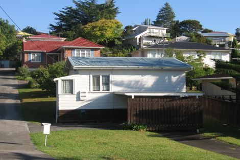 Photo of property in 1/14 Hogans Road, Glenfield, Auckland, 0629