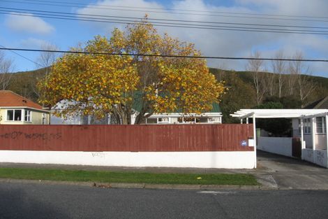 Photo of property in 62 Strand Crescent, Naenae, Lower Hutt, 5011