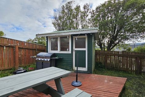 Photo of property in 42 Churton Drive, Churton Park, Wellington, 6037