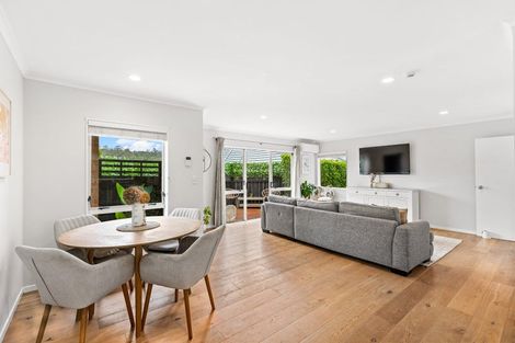 Photo of property in 2/8 Crewe Close, Albany, Auckland, 0632