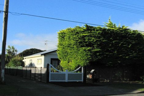 Photo of property in 27a Rauparaha Street, Waikanae Beach, Waikanae, 5036