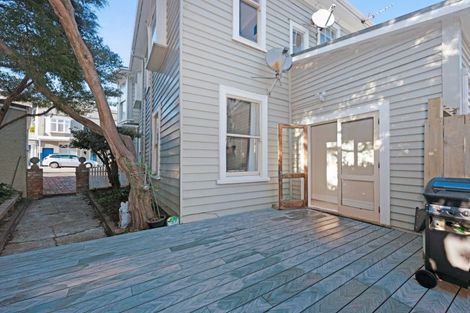 Photo of property in 11 Roxburgh Street, Mount Victoria, Wellington, 6011