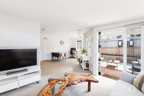 Photo of property in 22 Queen Road, Bellevue, Tauranga, 3110