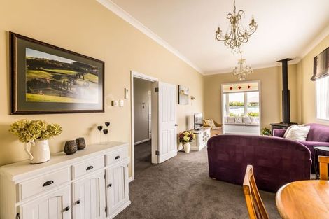 Photo of property in 43 Knowles Street, Terrace End, Palmerston North, 4410