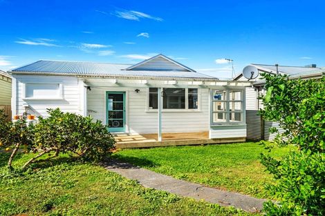 Photo of property in 15 Kelvin Street, Aramoho, Whanganui, 4500