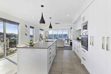 Photo of property in 2 Promontory Crescent, Newlands, Wellington, 6037