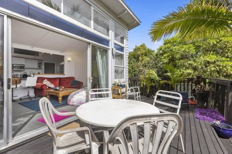 Photo of property in 140 Edmonton Road, Te Atatu South, Auckland, 0610