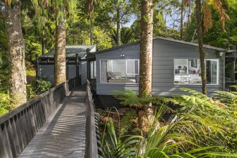 Photo of property in 16 Napuka Road, Henderson Valley, Auckland, 0612