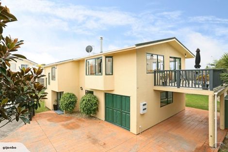 Photo of property in 80j Tirimoana Road, Te Atatu South, Auckland, 0602