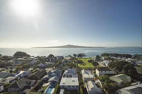 Photo of property in 13 Oxford Terrace, Devonport, Auckland, 0624