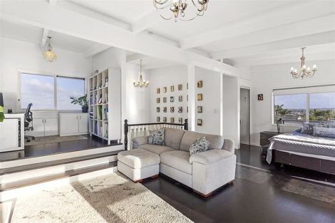 Photo of property in 1/41 Seaview Road, Castor Bay, Auckland, 0620