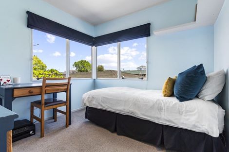 Photo of property in 2/27 Sorrel Crescent, Bucklands Beach, Auckland, 2012