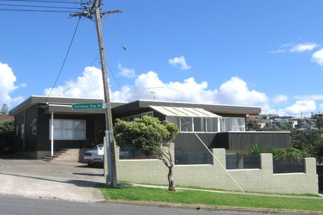 Photo of property in 58 Rothesay Bay Road, Rothesay Bay, Auckland, 0630