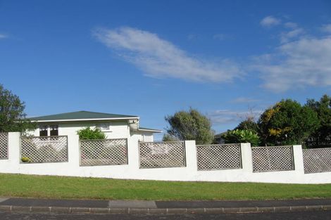 Photo of property in 14 Lantana Road, Green Bay, Auckland, 0604