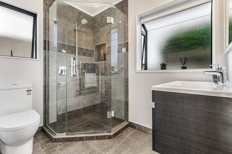 Photo of property in 25 Suncrest Drive, West Harbour, Auckland, 0618